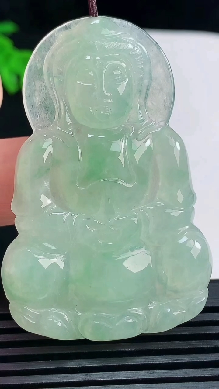 天然A货翡翠正装观音吊坠，尺寸55-36-5 重量:16.38g
6月18日