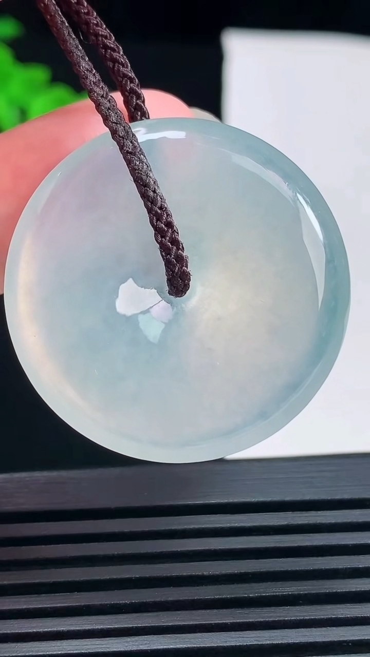 天然A货翡翠平安扣吊坠，尺寸33-5.6 重量:13.14g
6月18日