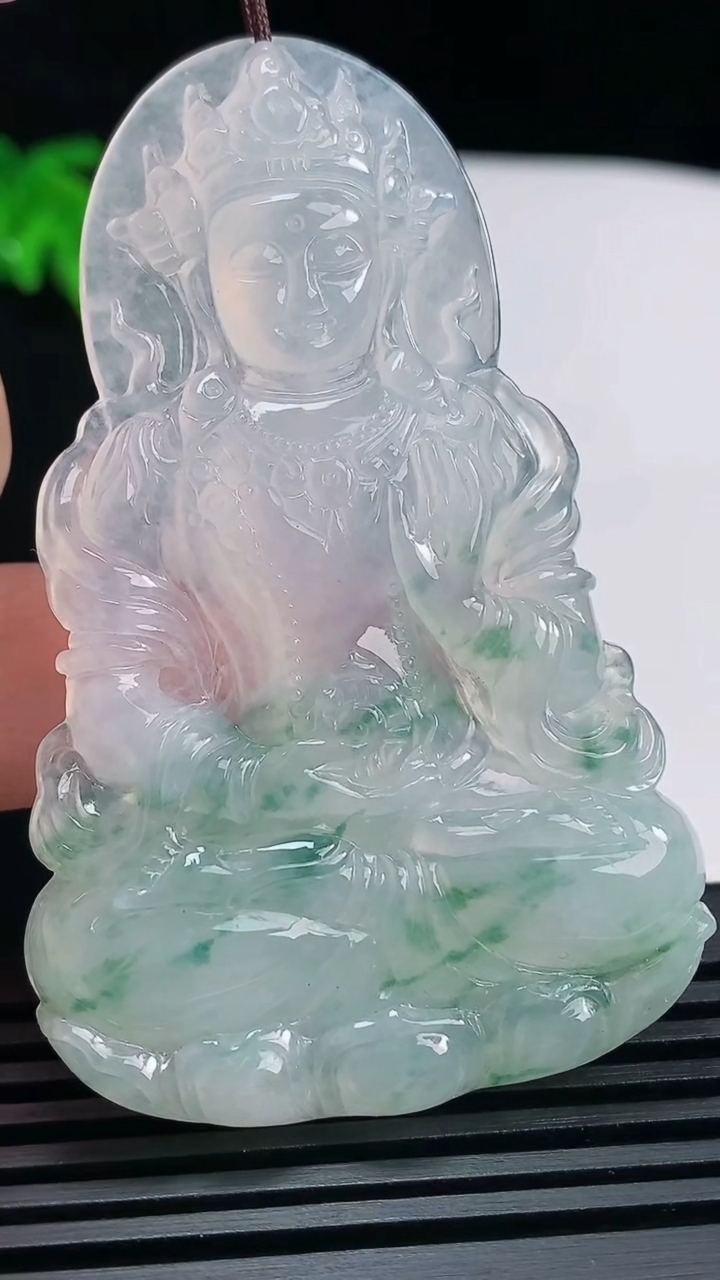 天然A货翡翠种飘花度母菩萨吊坠，尺寸65-41.5-5.5 重量:27.32g
6月18日