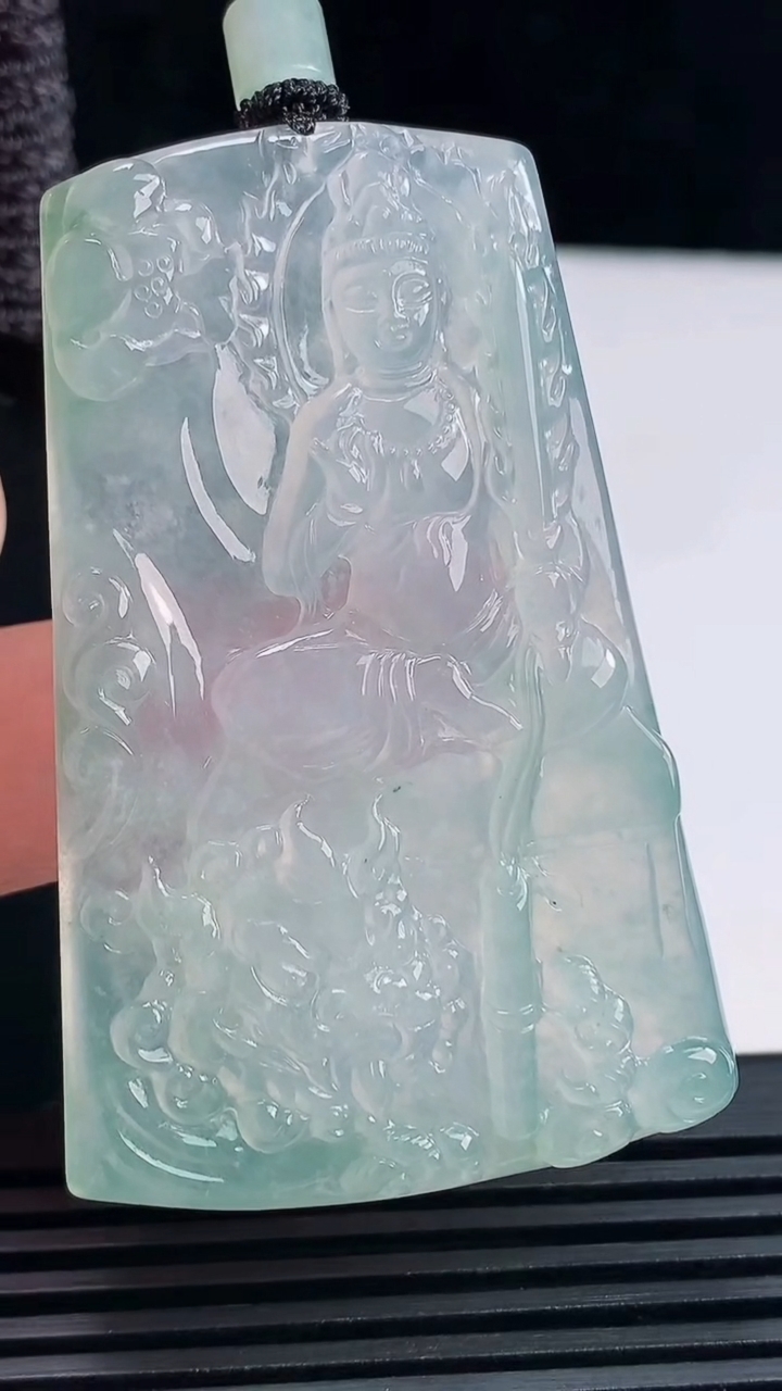 天然A货翡翠文殊菩萨吊坠，尺寸60-39-5.2 重量:30.27g
6月18日