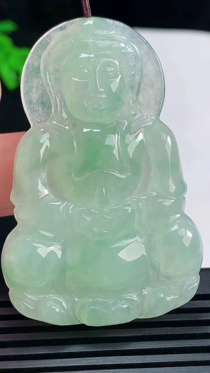 天然A货翡翠正装观音吊坠，尺寸55-36-5 重量:16.38g
6月18日
