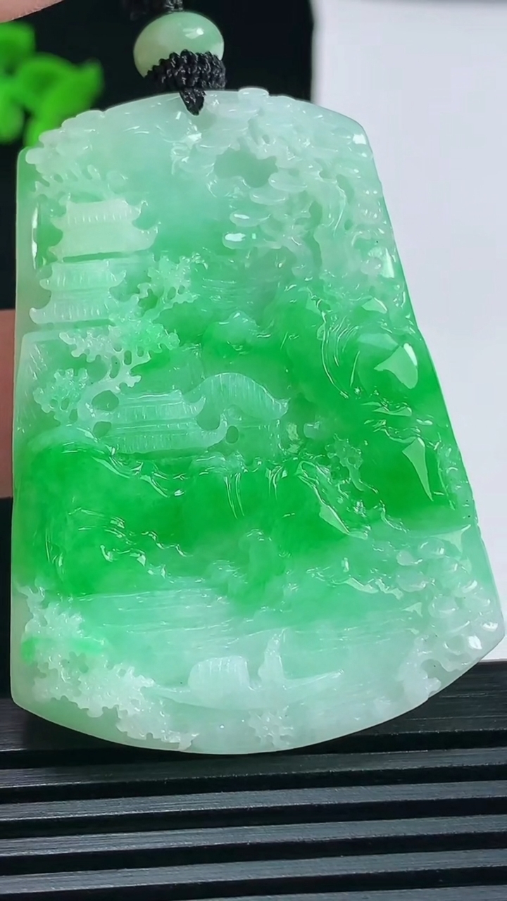 天然A货翡翠山水牌吊坠，尺寸51.5-38-5 重量:24.75g
6月18日