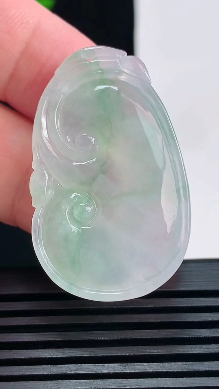 天然A货翡翠如意吊坠，尺寸39.5-24-6 重量:10.43g
6月19日