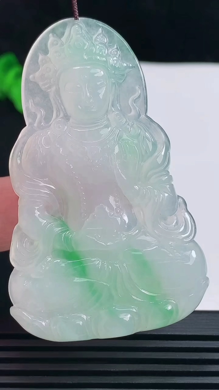 天然A货翡翠度母菩萨吊坠，尺寸63-39.5-5 重量:22.74g
6月19日