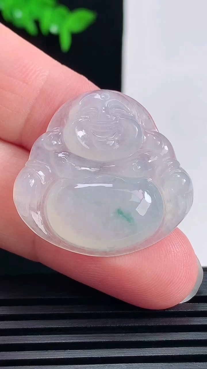 天然A货翡翠冰种飘花佛公吊坠，尺寸29-30-5.8 重量:7.70g
6月19日