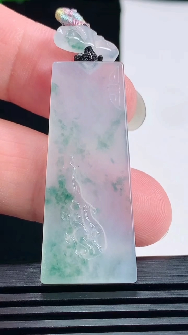 天然A货翡翠冰种飘花仿古无事牌吊坠，尺寸41-18-4 重量:9.18g
6月19日