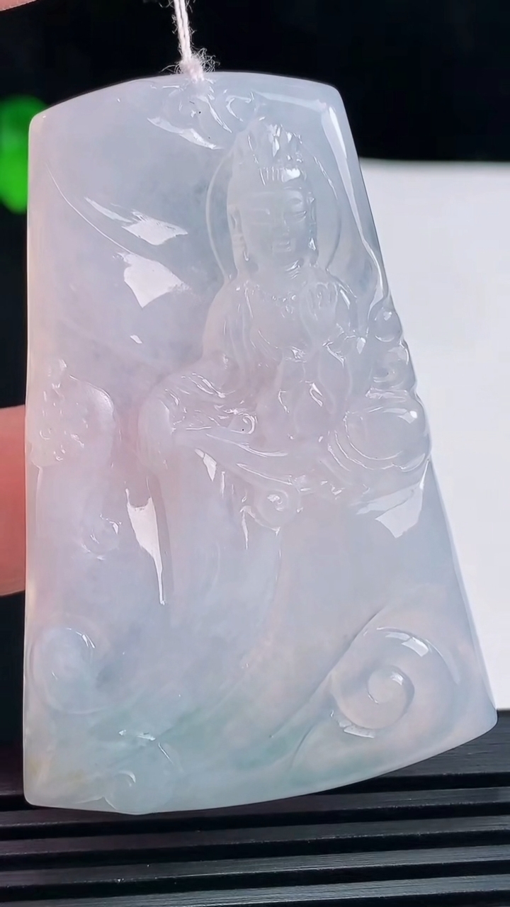 天然A货翡翠飘花观音菩萨吊坠，尺寸58.5-39-5.5 重量:26.72g
6月19日