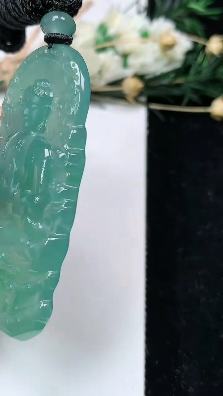 天然A货翡翠蓝水大日如来吊坠，尺寸59-34-5.3，重量:26.00g
6月19日