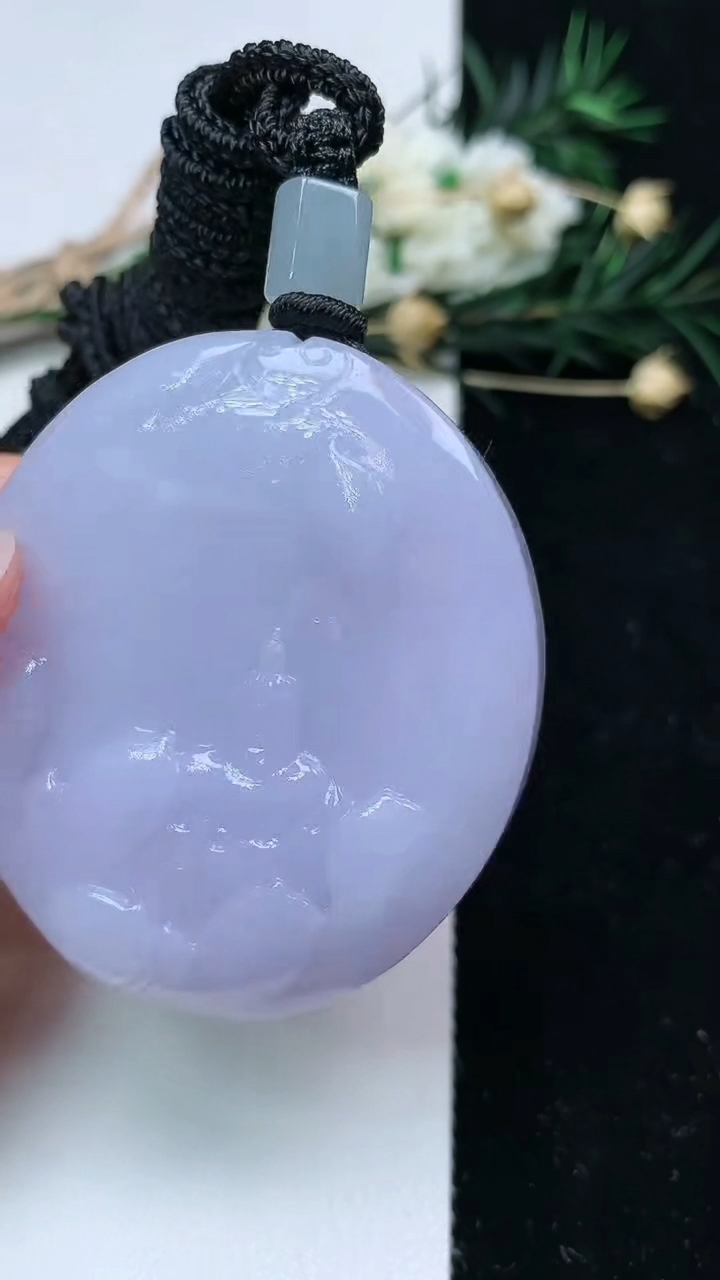 天然A货翡翠紫罗兰无相观音吊坠，尺寸50.3-44.2-12.2，重量:67.90g
6月19日