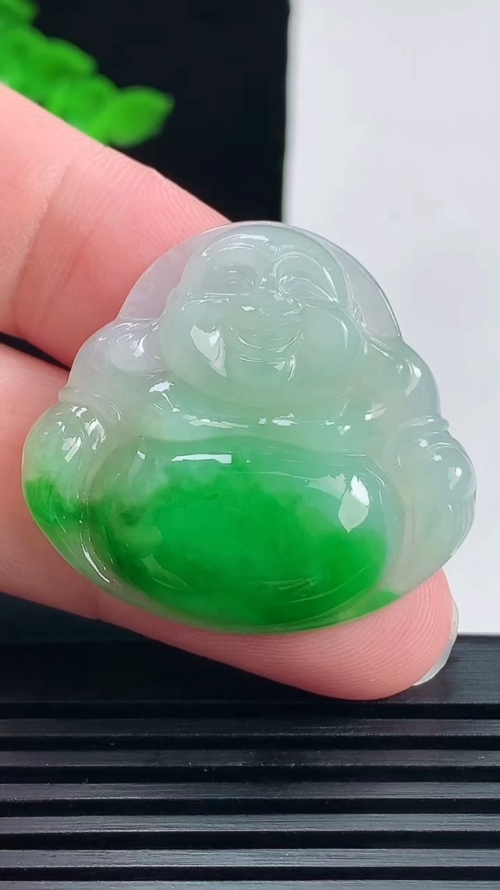 天然A货翡翠佛公吊坠，尺寸31-34-5.8 重量:9.81g
6月19日