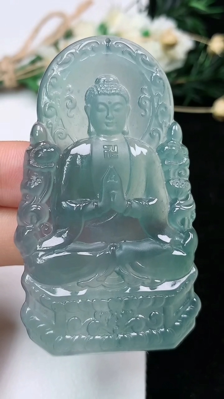 天然A货翡翠蓝水大日如来吊坠，尺寸61.8-35.2-4.8，重量:22.32g
6月19日