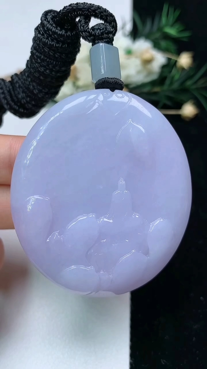天然A货翡翠紫罗兰无相观音吊坠，尺寸50.3-44.2-12.2，重量:67.90g
6月19日