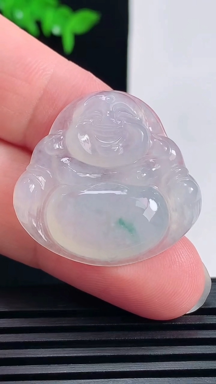 天然A货翡翠冰种飘花佛公吊坠，尺寸29-30-5.8 重量:7.70g
6月19日