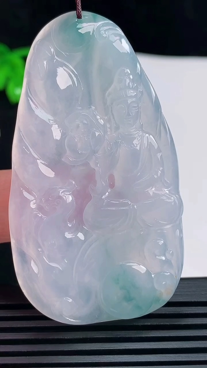 天然A货翡翠冰种飘花大势至菩萨吊坠，尺寸63-35.6-5.5 重量:24.33g
6月19日
