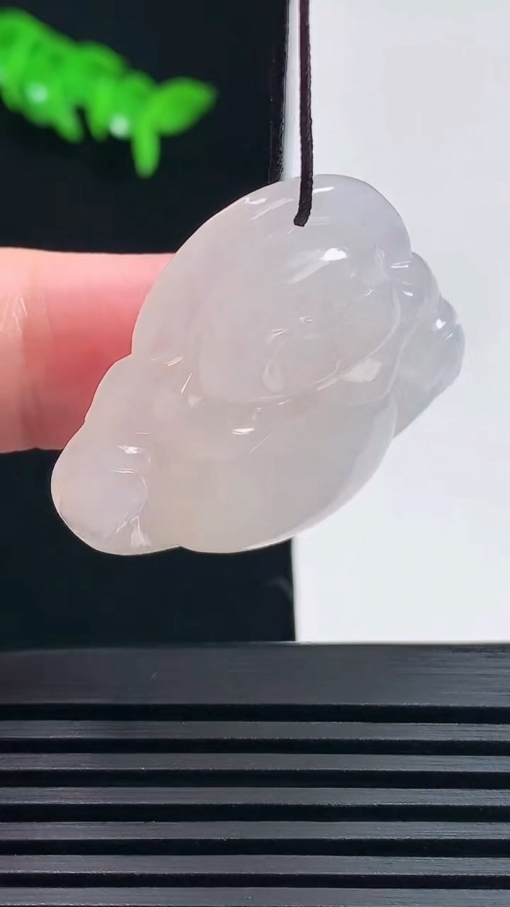 天然A货翡翠佛公吊坠，尺寸32-37-7.2 重量:13.33g
6月19日