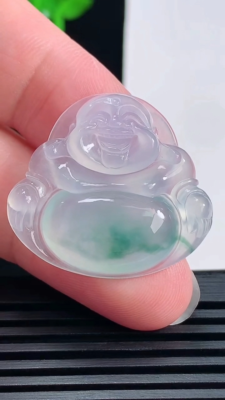 天然A货翡翠种飘花佛公吊坠，尺寸28-30.5-5.8 重量:7.12g
6月19日