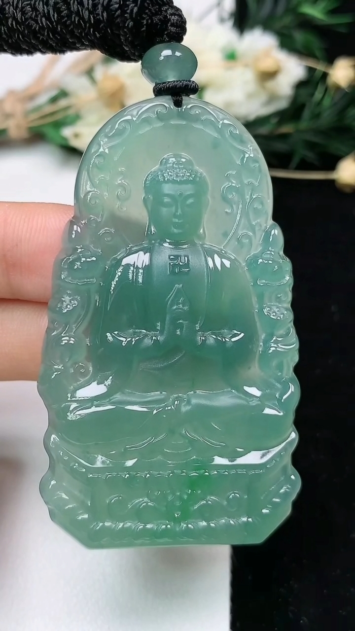 天然A货翡翠蓝水大日如来吊坠，尺寸59-34-5.3，重量:26.00g
6月19日