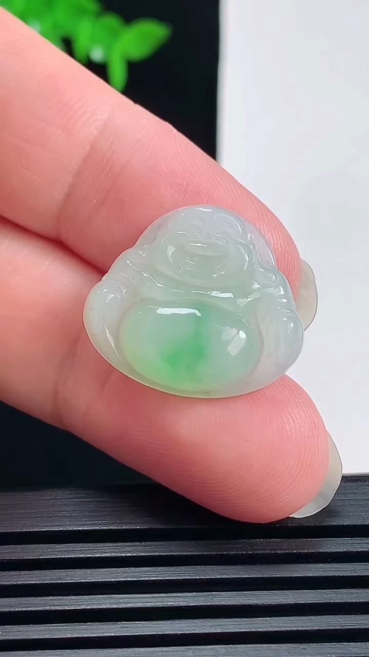 天然A货翡翠佛公吊坠，尺寸19.2-22-4.8 重量:3.22g
6月19日