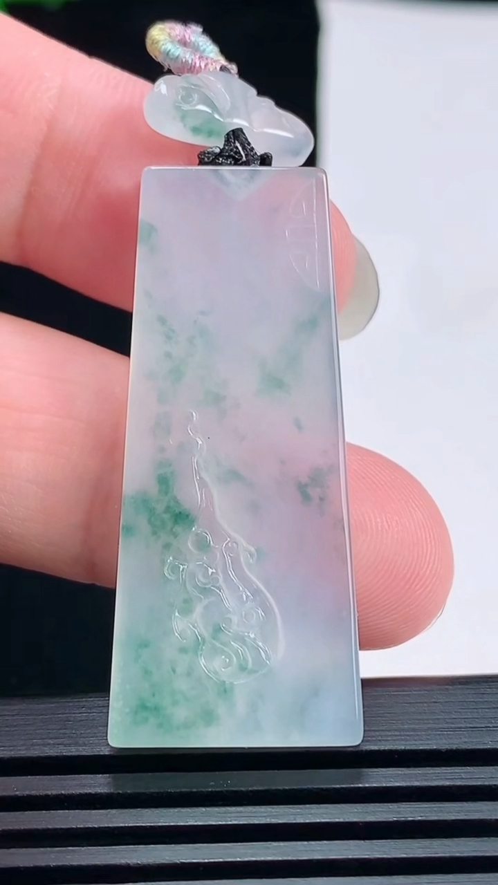 天然A货翡翠冰种飘花仿古无事牌吊坠，尺寸41-18-4 重量:9.18g
6月19日