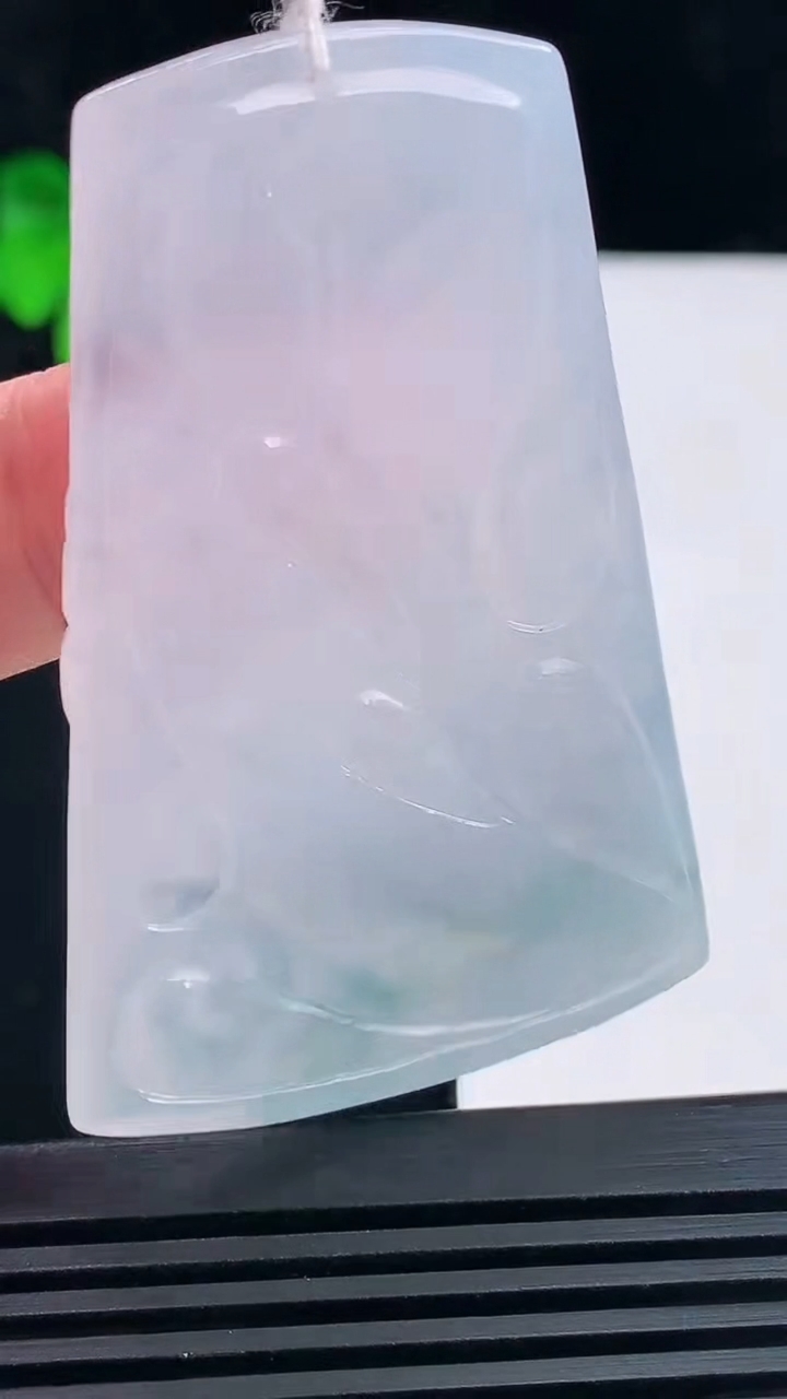 天然A货翡翠飘花观音菩萨吊坠，尺寸58.5-39-5.5 重量:26.72g
6月19日
