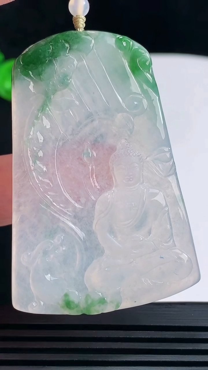天然A货翡翠冰种飘花大日如来佛吊坠，尺寸58-40-4.2 重量:24.74g
6月19日