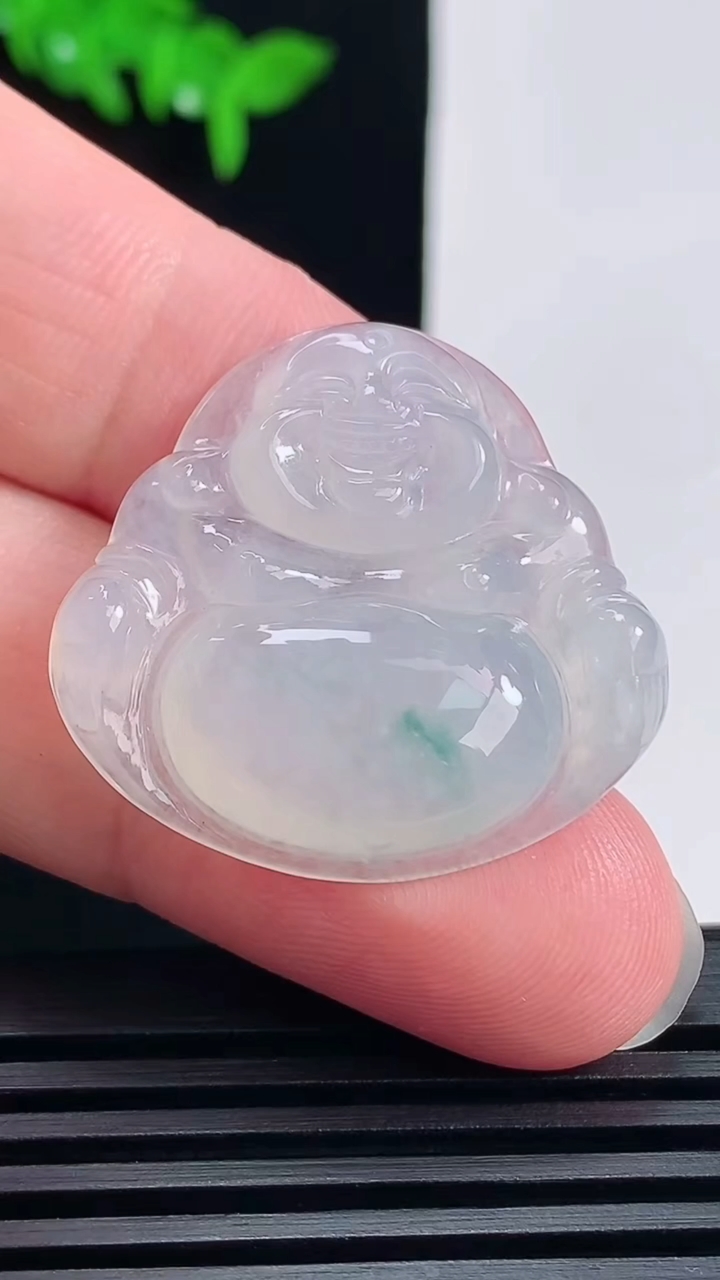 天然A货翡翠冰种飘花佛公吊坠，尺寸29-30-5.8 重量:7.70g
6月19日