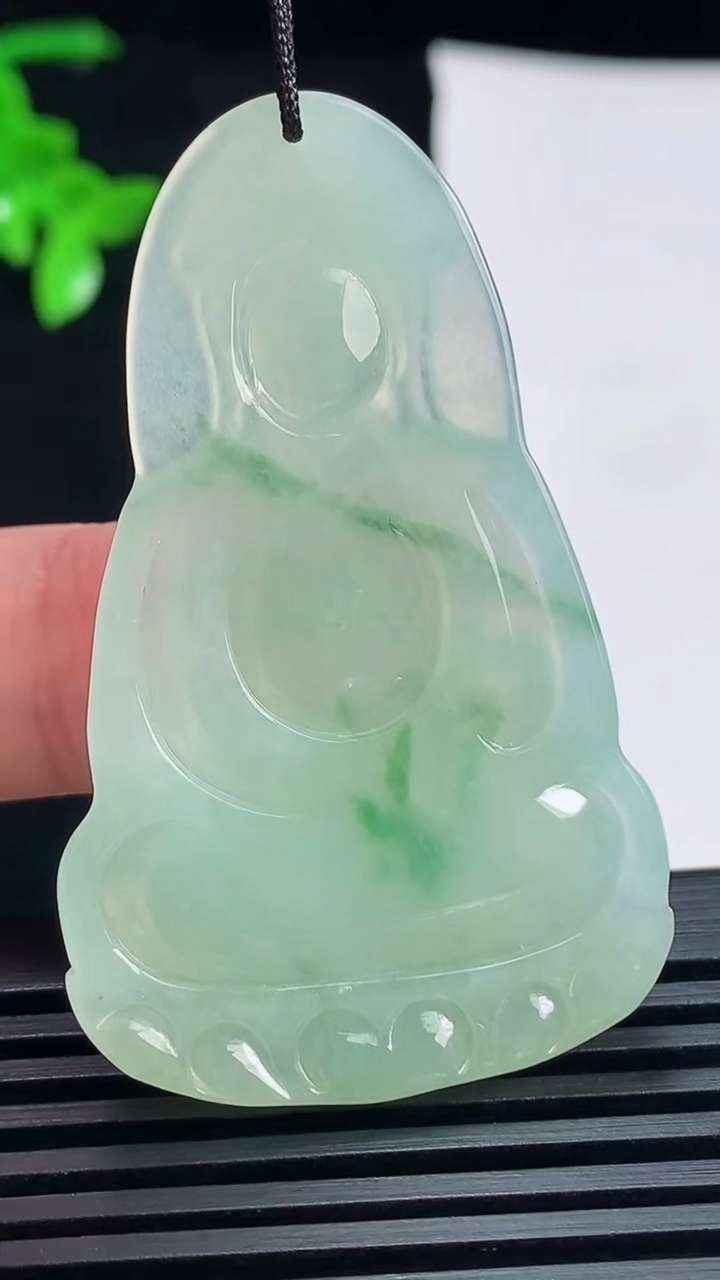 天然A货翡翠飘花素衣观音吊坠，尺寸51-31-5.8 重量:17.41g
6月19日