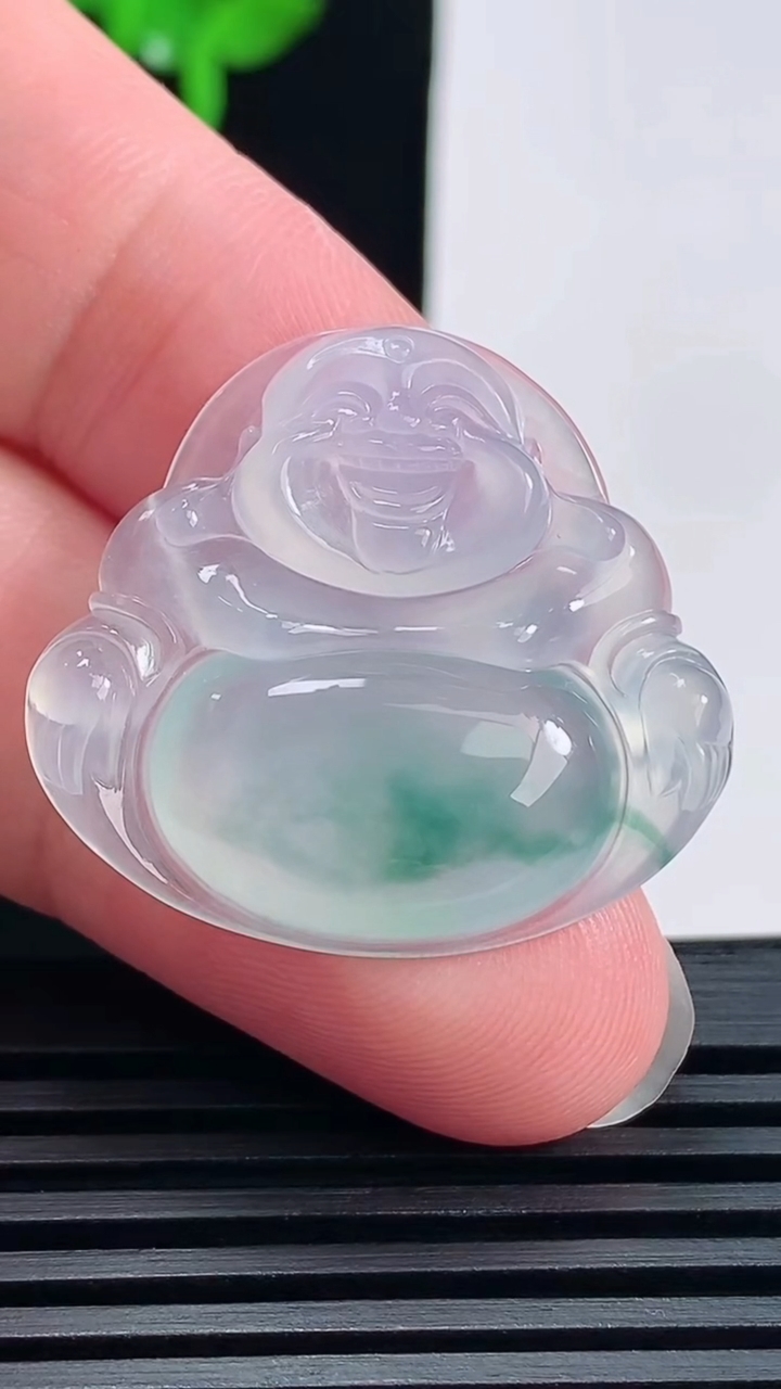 天然A货翡翠种飘花佛公吊坠，尺寸28-30.5-5.8 重量:7.12g
6月19日