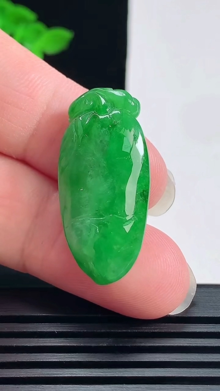 天然A货翡翠福瓜吊坠，尺寸32-15-9.8 重量:7.51g
6月19日