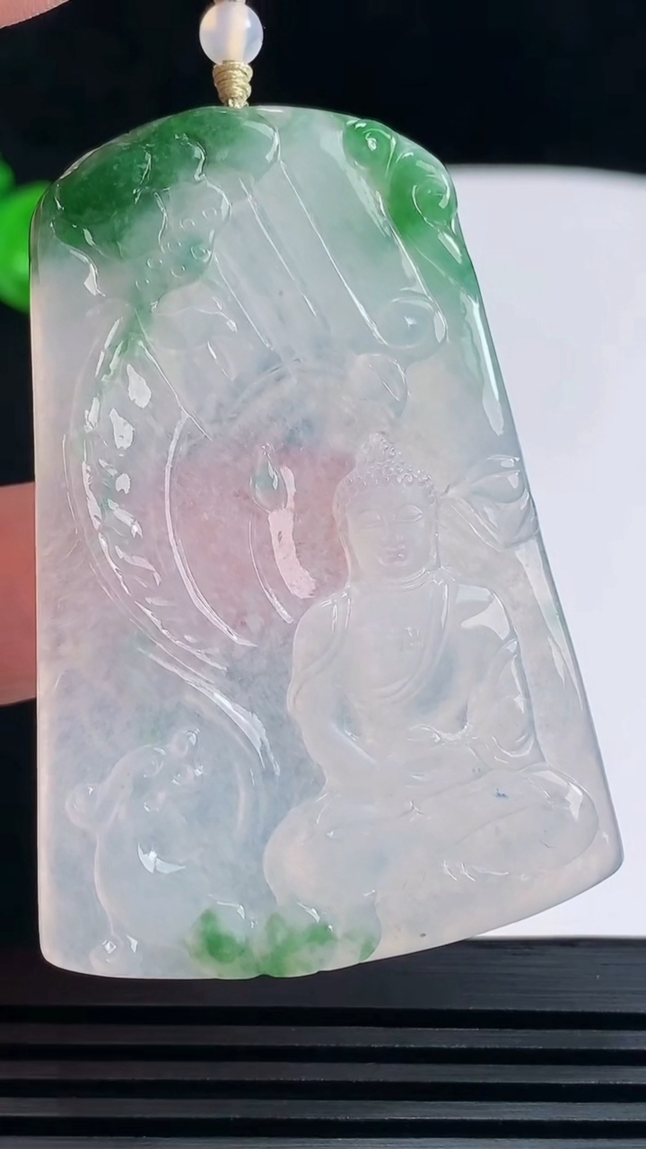天然A货翡翠冰种飘花大日如来佛吊坠，尺寸58-40-4.2 重量:24.74g
6月19日