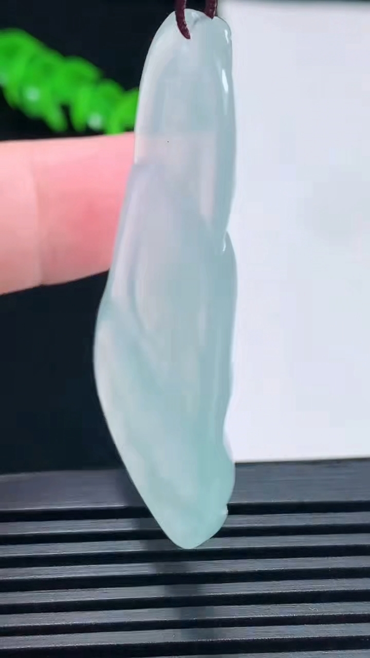 天然A货翡翠素衣观音吊坠，尺寸52-31-4.5 重量:13.81g
6月19日