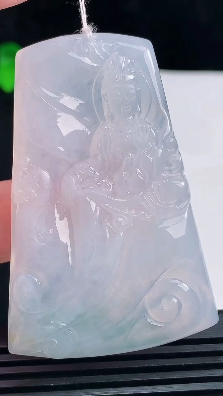 天然A货翡翠飘花观音菩萨吊坠，尺寸58.5-39-5.5 重量:26.72g
6月19日