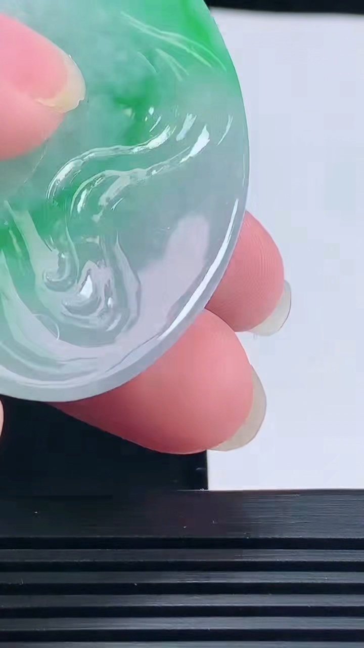 天然A货翡翠和和美美 荷花吊坠，尺寸58-34-7 重量:31.87g
6月19日