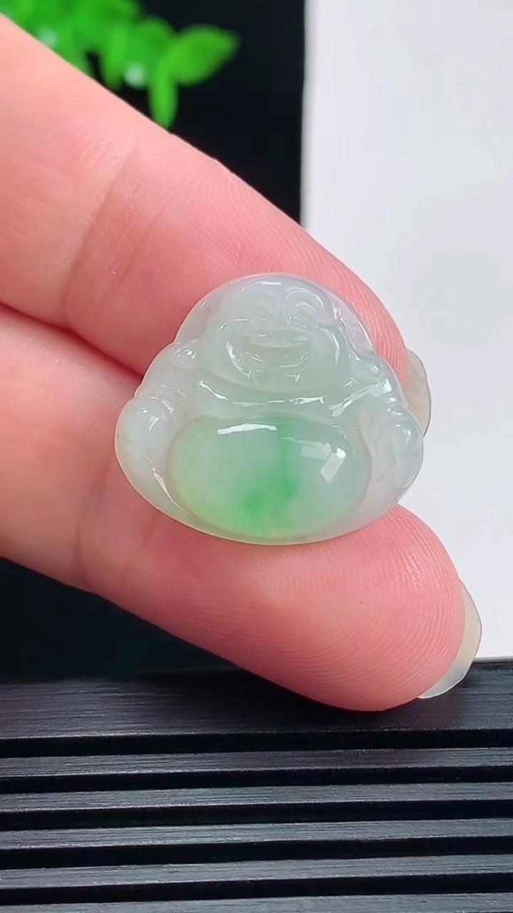 天然A货翡翠佛公吊坠，尺寸19.2-22-4.8 重量:3.22g
6月19日