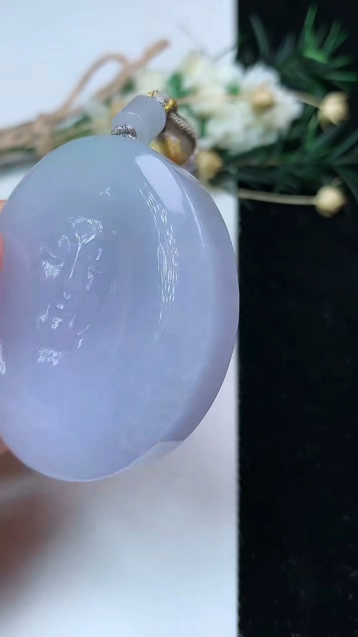 天然A货翡翠紫罗兰佛头吊坠，尺寸47.3-39.9-12，重量:58.67g
6月20日