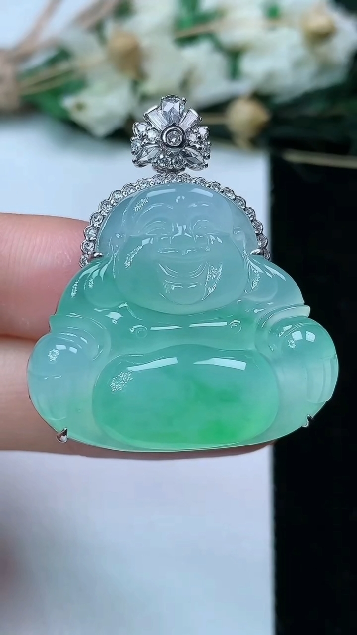 天然A货翡翠佛公吊坠，尺寸26-30.2-11，重量:13.35g
6月21日