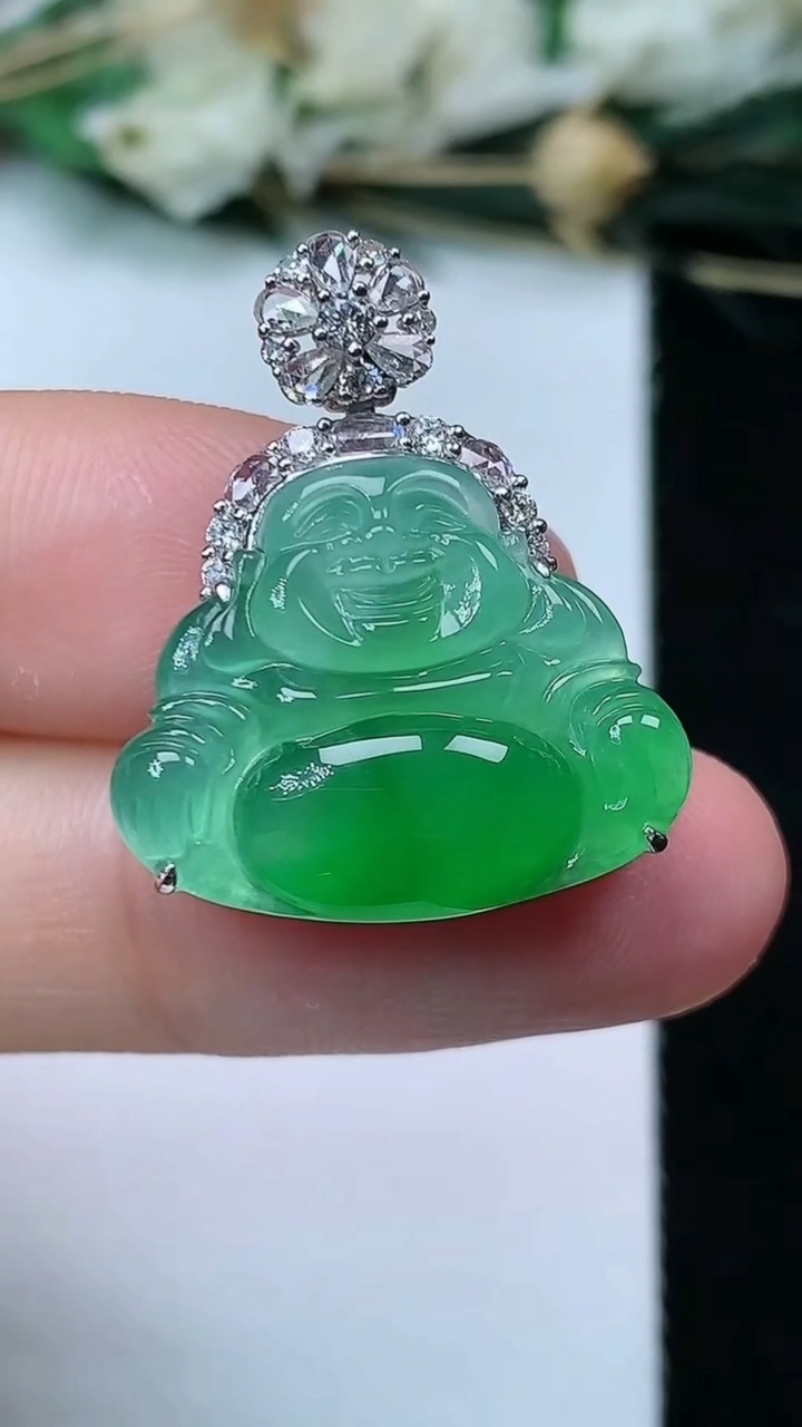 天然A货翡翠佛公吊坠，尺寸16.5-20.6-7.8，重量:4.30g
6月21日