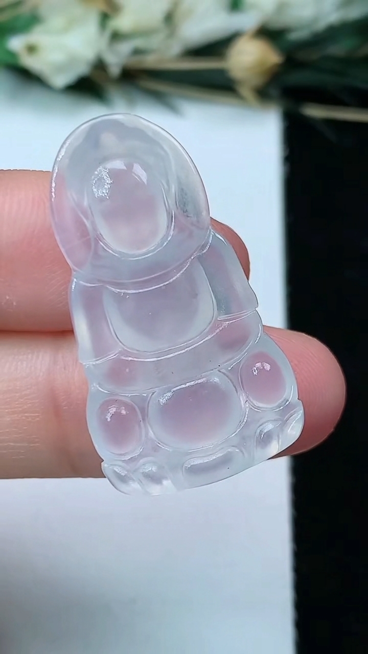 天然A货翡翠白冰观音菩萨吊坠，尺寸30.6-17-4.6，重量:4.00g
6月21日