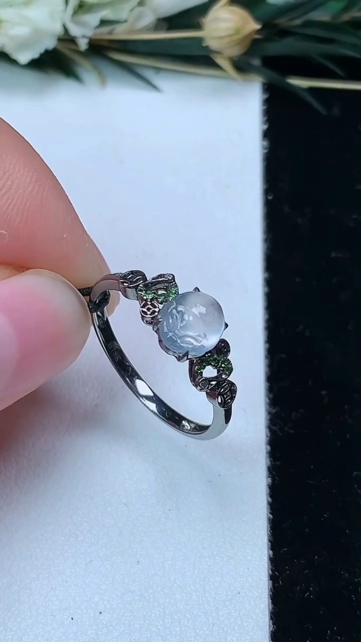 天然A货翡翠白冰金蟾戒指，尺寸17.5-6.7-5.8，重量:1.62g2026年6月21日
工厂直