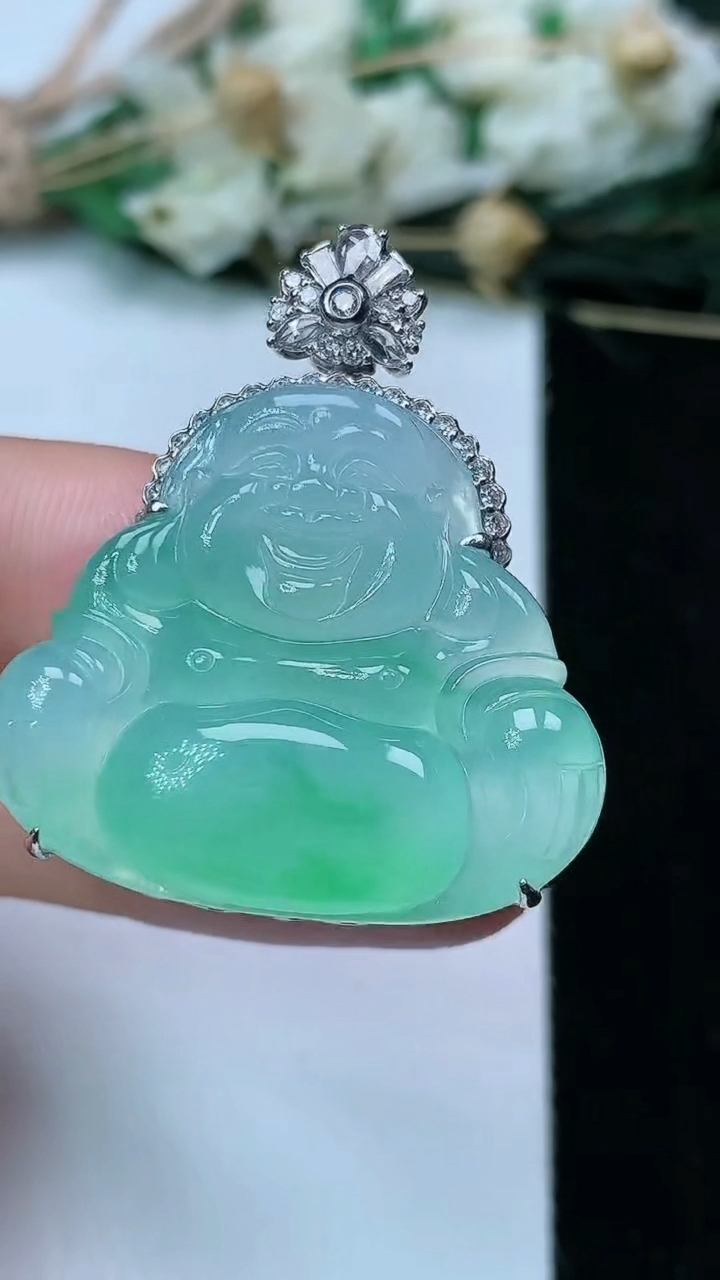 天然A货翡翠佛公吊坠，尺寸26-30.2-11，重量:13.35g
6月21日