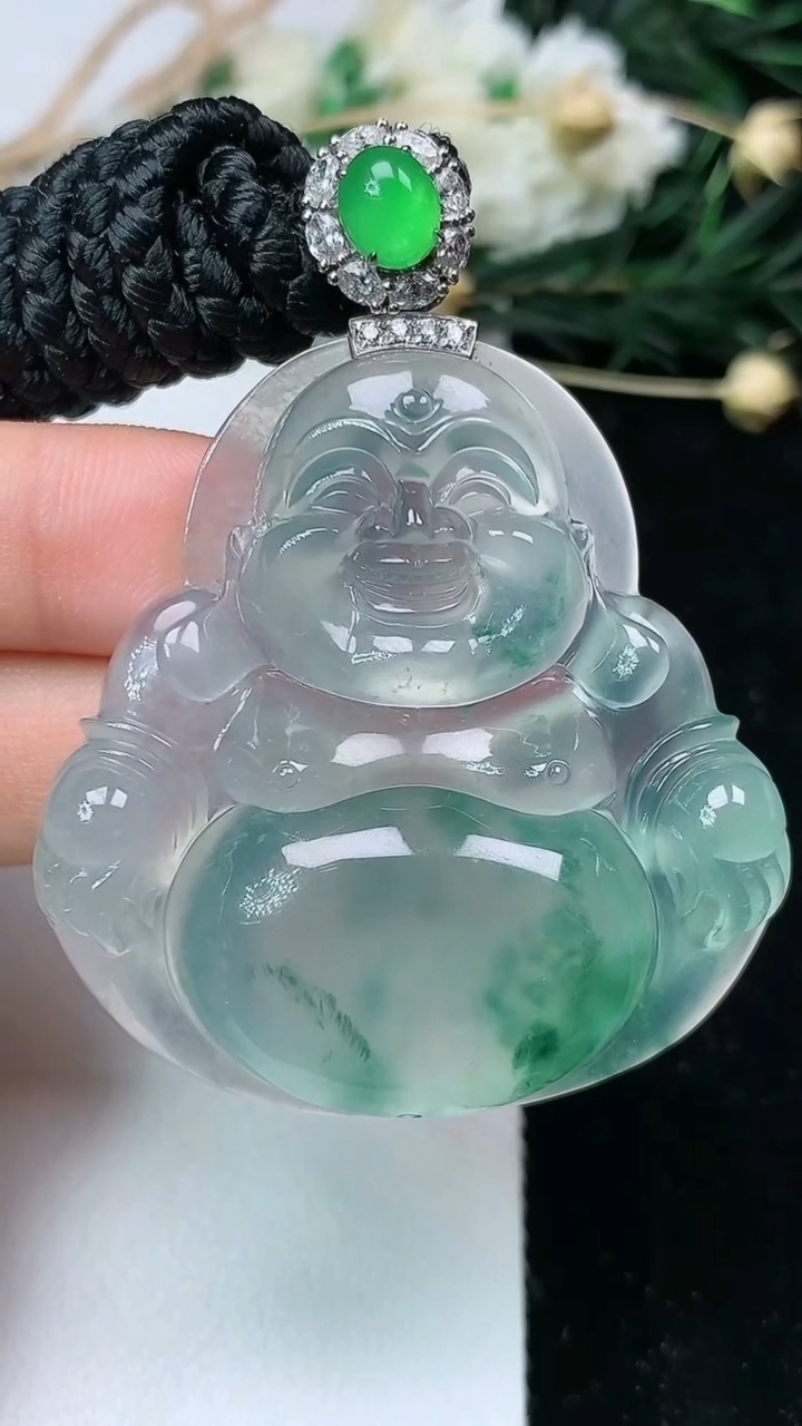 天然A货翡翠飘花佛公吊坠，尺寸43.4-41.7-9.5，重量:35.55g
6月22日