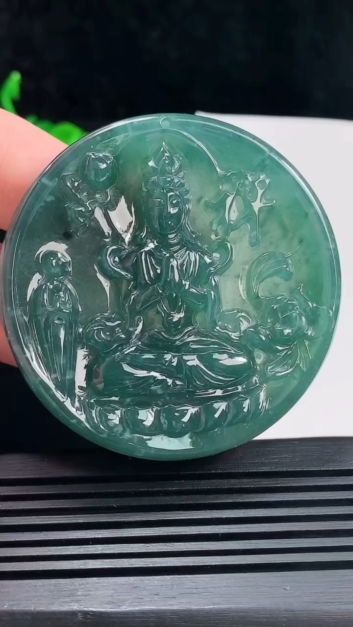 天然A货翡翠蓝水观音菩萨吊坠，尺寸57.4-7.7 重:49.02g  h214
6月22日