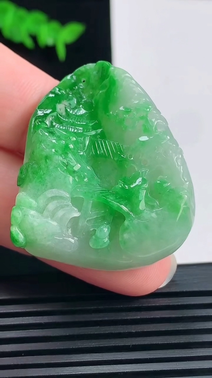 天然A货翡翠山水牌吊坠，尺寸41-33-12 重:24.52g  h356
6月22日