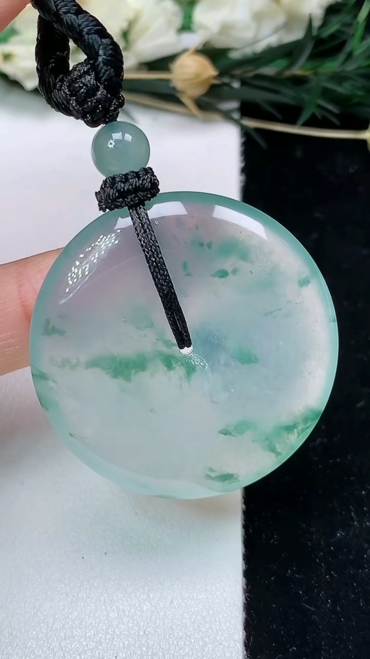 天然A货翡翠飘花平安扣吊坠，尺寸34.3-6，重量:21.00g
6月22日