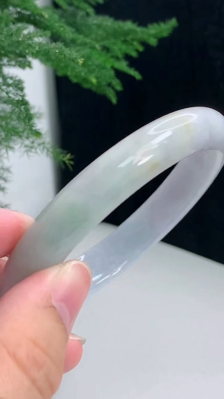 圈口58-59翡翠a货春带彩 紫罗兰宽边手镯尺寸58.8-11-8 重:51.99g  h2796月22日