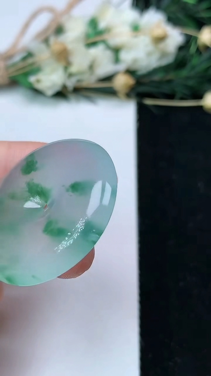 天然A货翡翠平安扣吊坠，尺寸31.3-6，重量:12.53g
6月22日