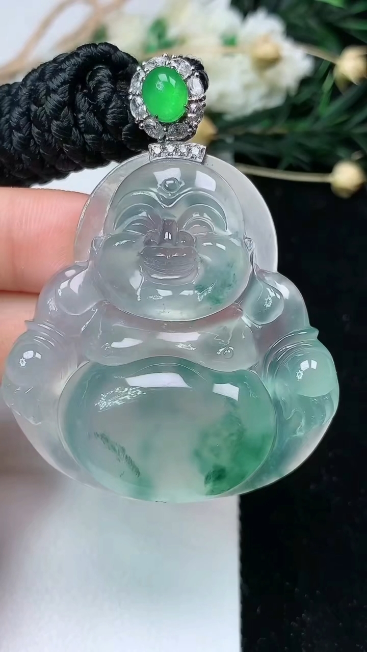 天然A货翡翠飘花佛公吊坠，尺寸43.4-41.7-9.5，重量:35.55g
6月22日