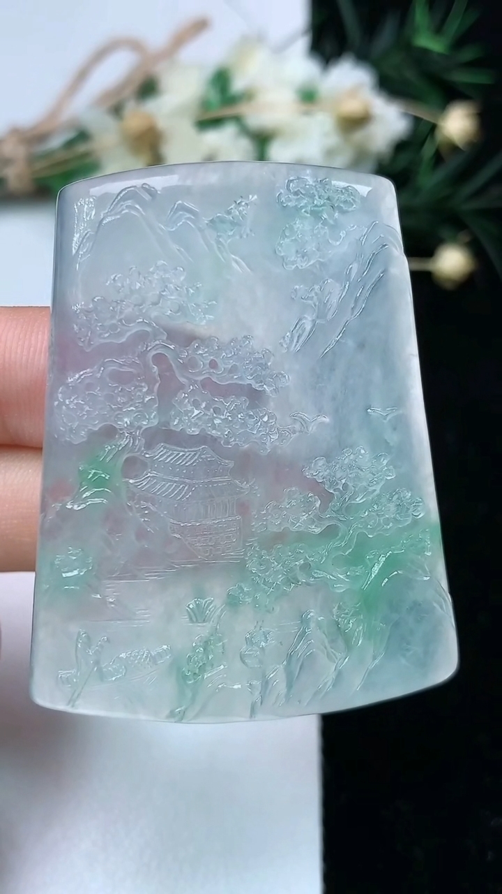 天然A货翡翠山水牌吊坠，尺寸49-38.3-6，重量:26.45g
6月22日