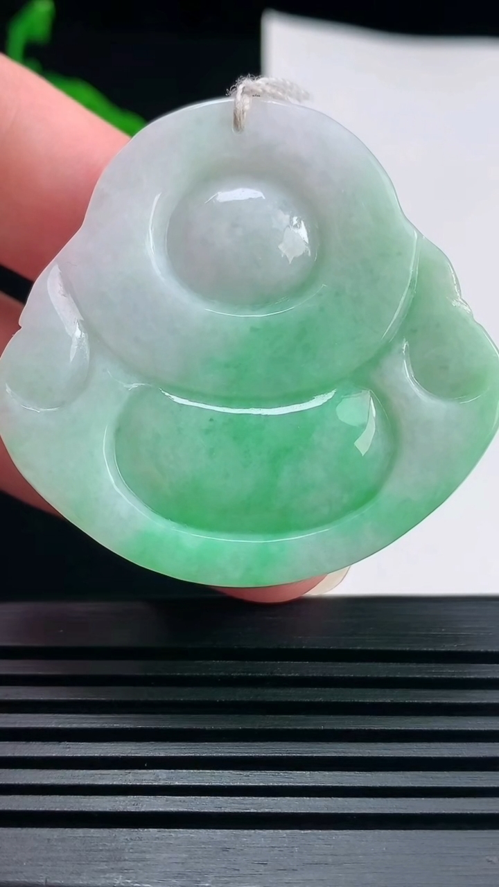 天然A货翡翠佛公吊坠，尺寸45-46.8-13 重量:43.31g
6月22日