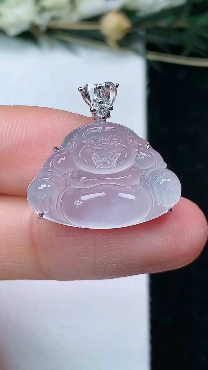 天然A货翡翠白冰佛公吊坠，尺寸14.6-21-5.9，重量:3.56g
6月22日